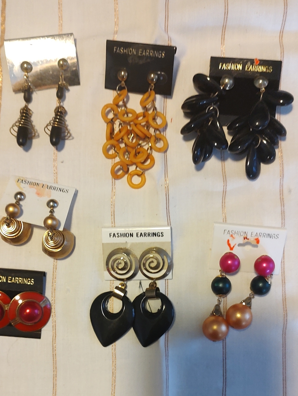 Vintage Lot.Fashion Earrings. 6 Pairs Included . Unbranded. Pierced.